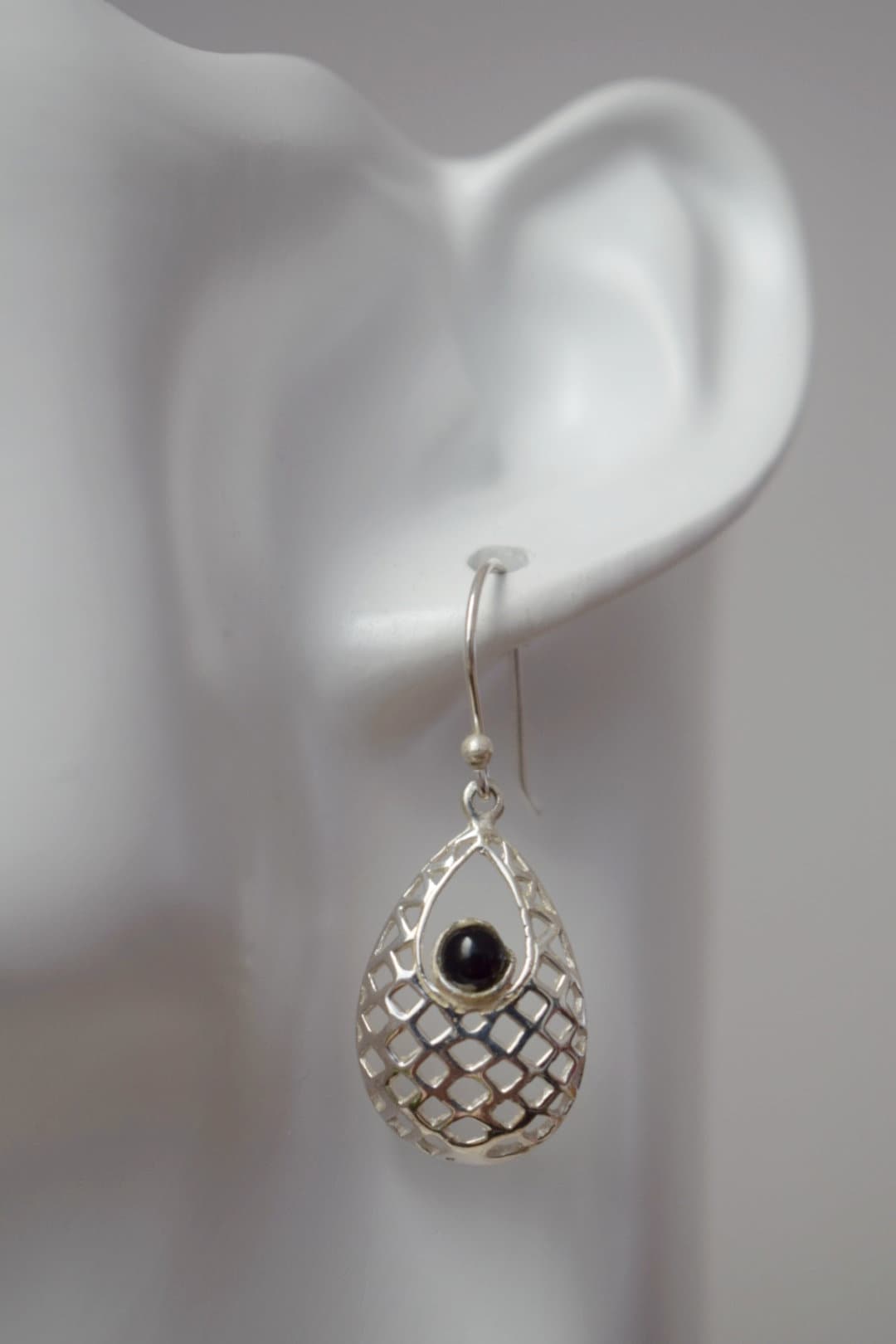 Schwarze Onyx-Ohrringe mit Sterling-Silber-Tropfen-Ornament-Anhänger und 925er Silber-Ohrringhaken, Boho-Edelsteinschmuck, Geschenk für Sie