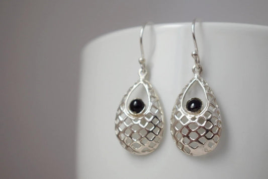 Schwarze Onyx-Ohrringe mit Sterling-Silber-Tropfen-Ornament-Anhänger und 925er Silber-Ohrringhaken, Boho-Edelsteinschmuck, Geschenk für Sie