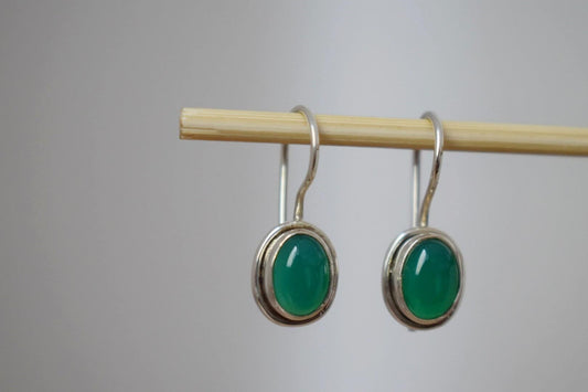Muttertagsgeschenke, Kleine grüne Onyx Ohrringe aus 925 Sterling Silber, Naturstein, Einzigartige ovale Edelstein Ohrringe, Minimalistischer Schmuck