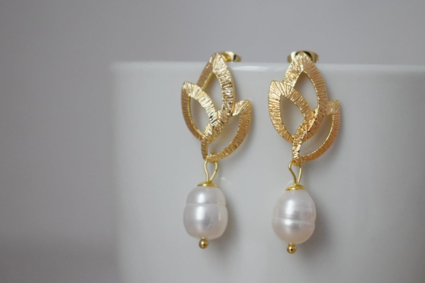 Blattohrstecker mit Süßwasserperle, Jugendstil Ohrhänger, Hochzeitsschmuck, Bestes Geschenk für Sie