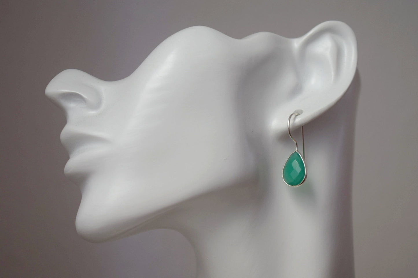 Tropfenförmige grüne Onyx-Ohrringe aus 925er Sterlingsilber, facettierte Edelstein-Ohrhänger, Einzigartiger Schmuck, Bestes Muttertagsgeschenk