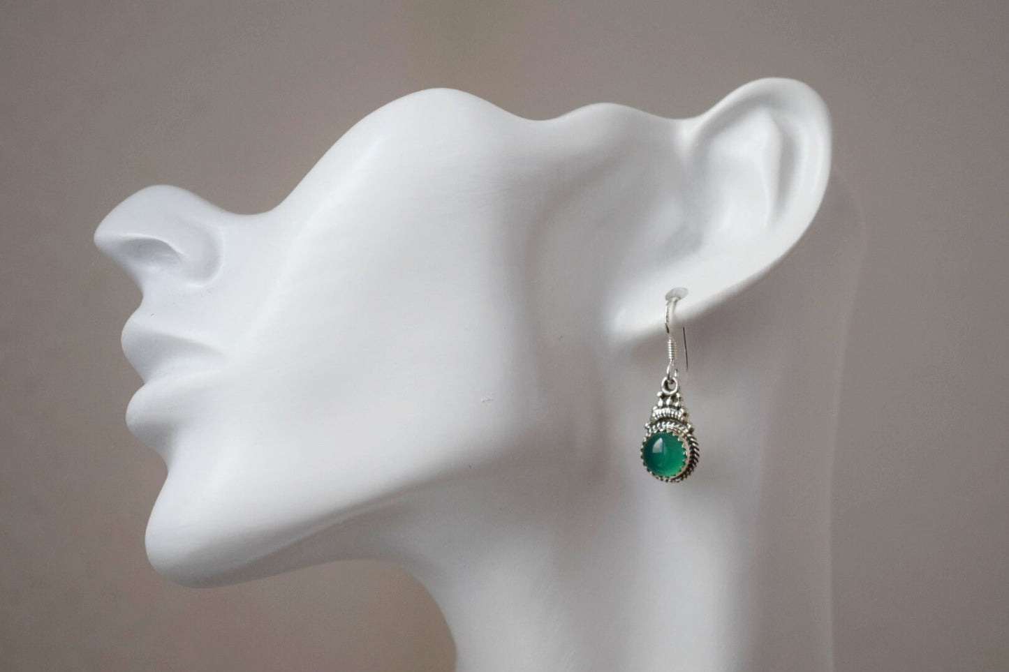 Grüne Onyx Ohrringe aus 925 Sterling Silber, Ovale Edelstein Ohrringe, Ornament Ohrringe, Einzigartiger Silberschmuck