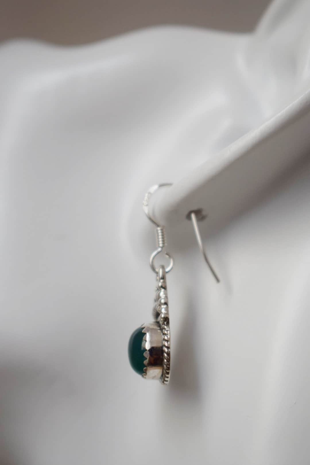 Grüne Onyx Ohrringe aus 925 Sterling Silber, Ovale Edelstein Ohrringe, Ornament Ohrringe, Einzigartiger Silberschmuck