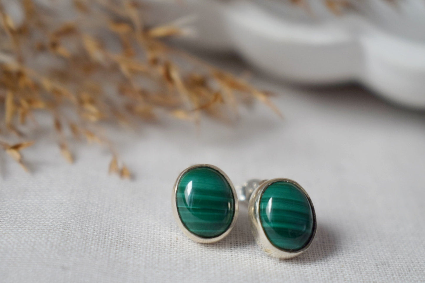 Muttertagsgeschenke, Malachit Ohrstecker, Grüner Edelstein, Minimalistischer Schmuck aus Sterlingsilber, Naturstein, Geburtsstein, Geschenk für Frauen