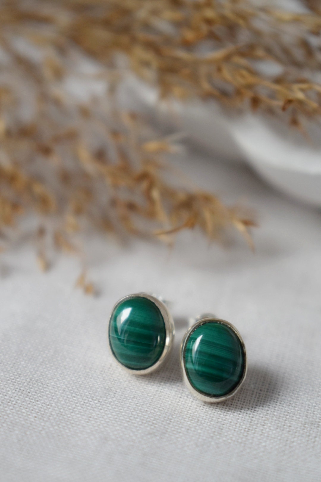Muttertagsgeschenke, Malachit Ohrstecker, Grüner Edelstein, Minimalistischer Schmuck aus Sterlingsilber, Naturstein, Geburtsstein, Geschenk für Frauen