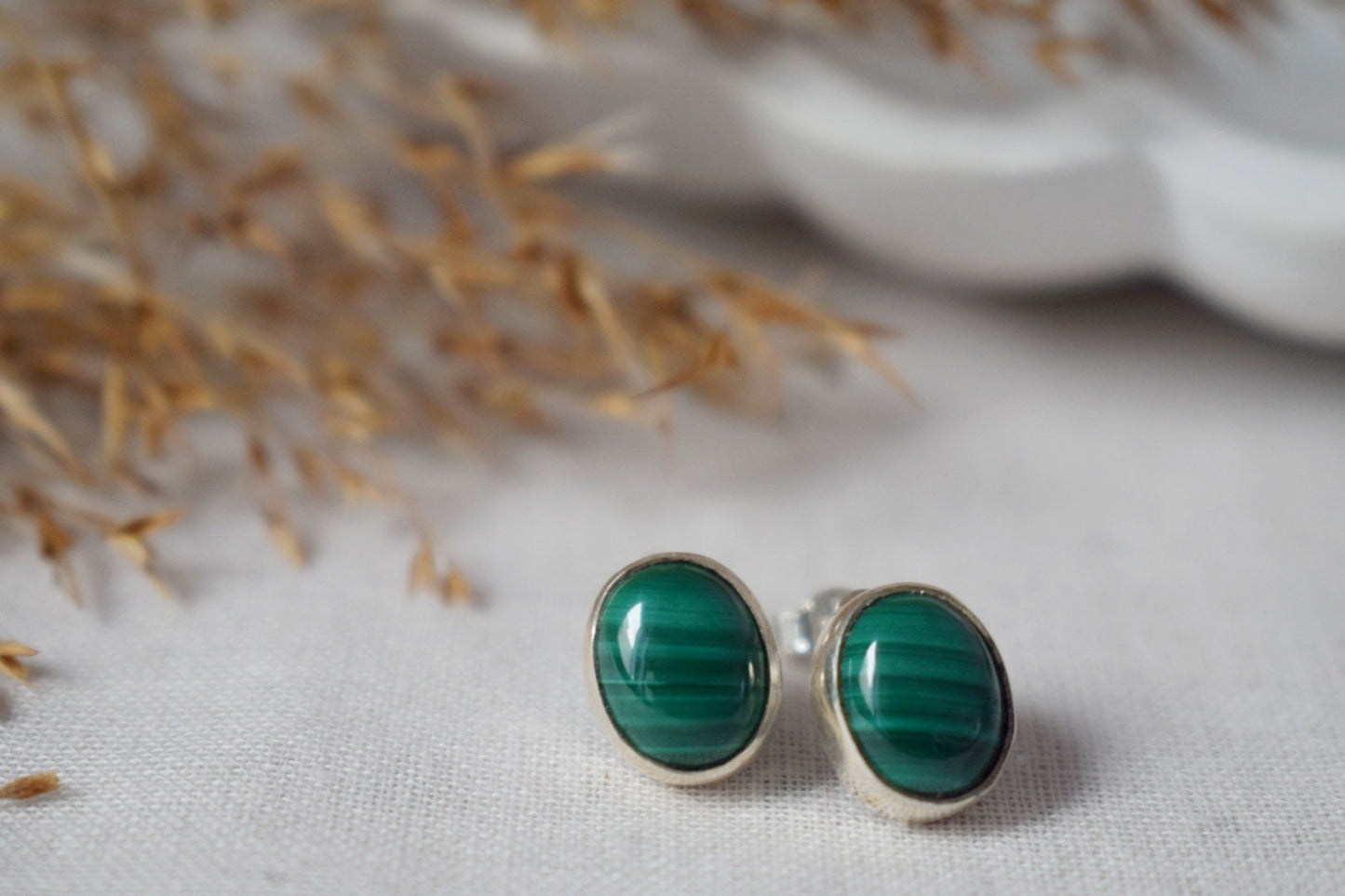 Muttertagsgeschenke, Malachit Ohrstecker, Grüner Edelstein, Minimalistischer Schmuck aus Sterlingsilber, Naturstein, Geburtsstein, Geschenk für Frauen