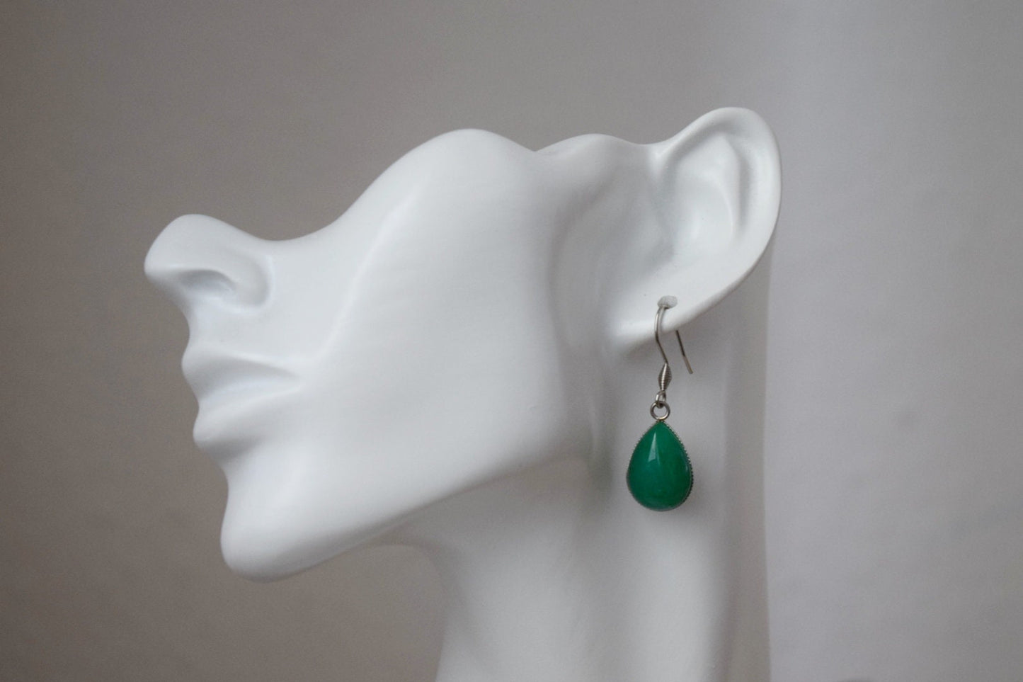 Grüne Jade-Tropfenohrringe, Edelstein-Ohrhänger und Tropfen-Ohrringe, Jade-Schmuck, Geschenk für Frauen, Bestes Weihnachtsgeschenk