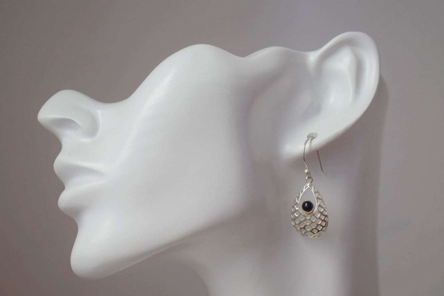 Schwarze Onyx-Ohrringe mit Sterling-Silber-Tropfen-Ornament-Anhänger und 925er Silber-Ohrringhaken, Boho-Edelsteinschmuck, Geschenk für Sie