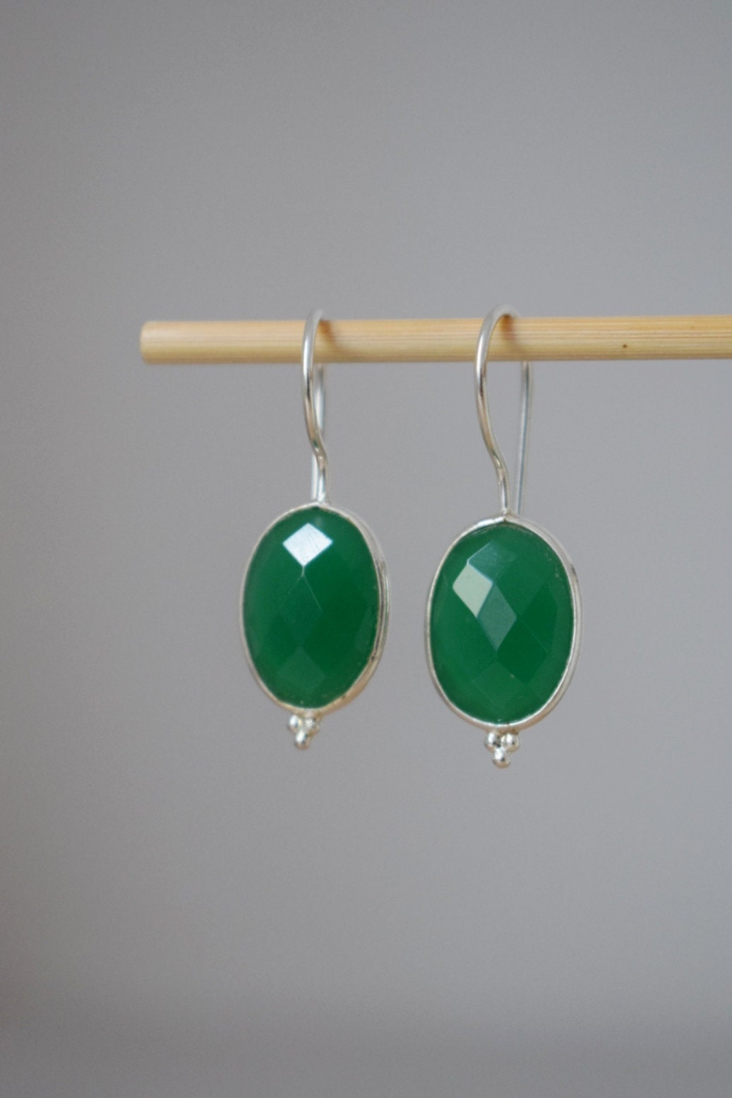 Grüne Onyx Ohrringe, 925 Sterling Silber Edelstein Ohrringe, Oval facettiert Naturstein, Einzigartiger Boho Schmuck, Bestes Weihnachtsgeschenk