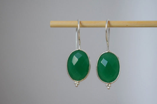 Grüne Onyx Ohrringe, 925 Sterling Silber Edelstein Ohrringe, Oval facettiert Naturstein, Einzigartiger Boho Schmuck, Bestes Weihnachtsgeschenk