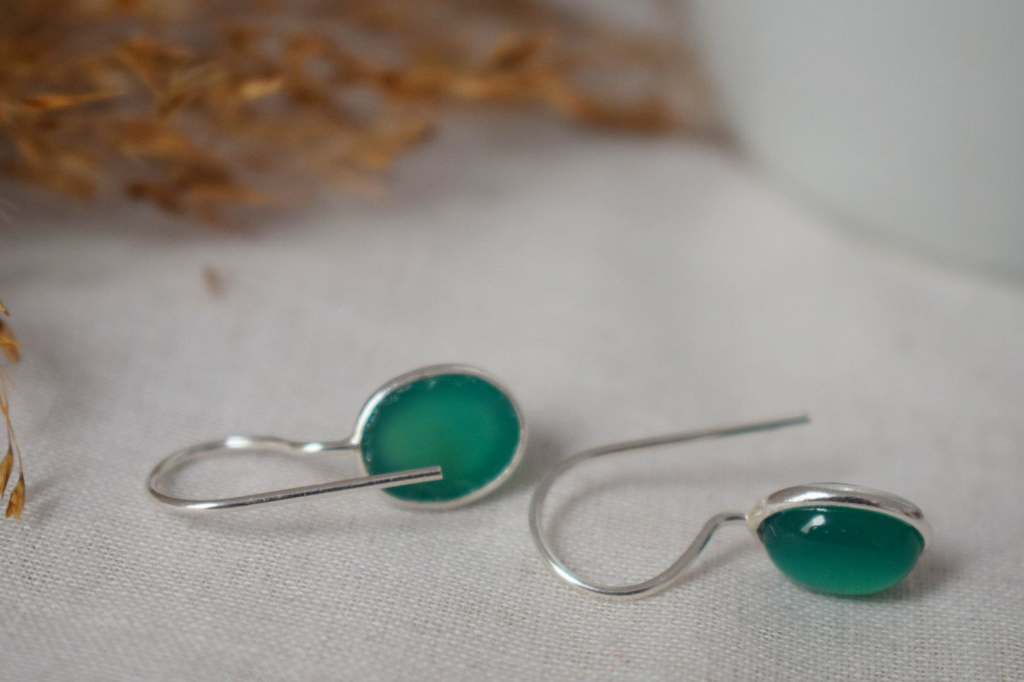 Kleine grüne Onyx-Ohrringe aus 925er Sterlingsilber, ovaler Edelstein-Unikatschmuck, glänzender Naturstein, bestes Muttertagsgeschenk für Sie