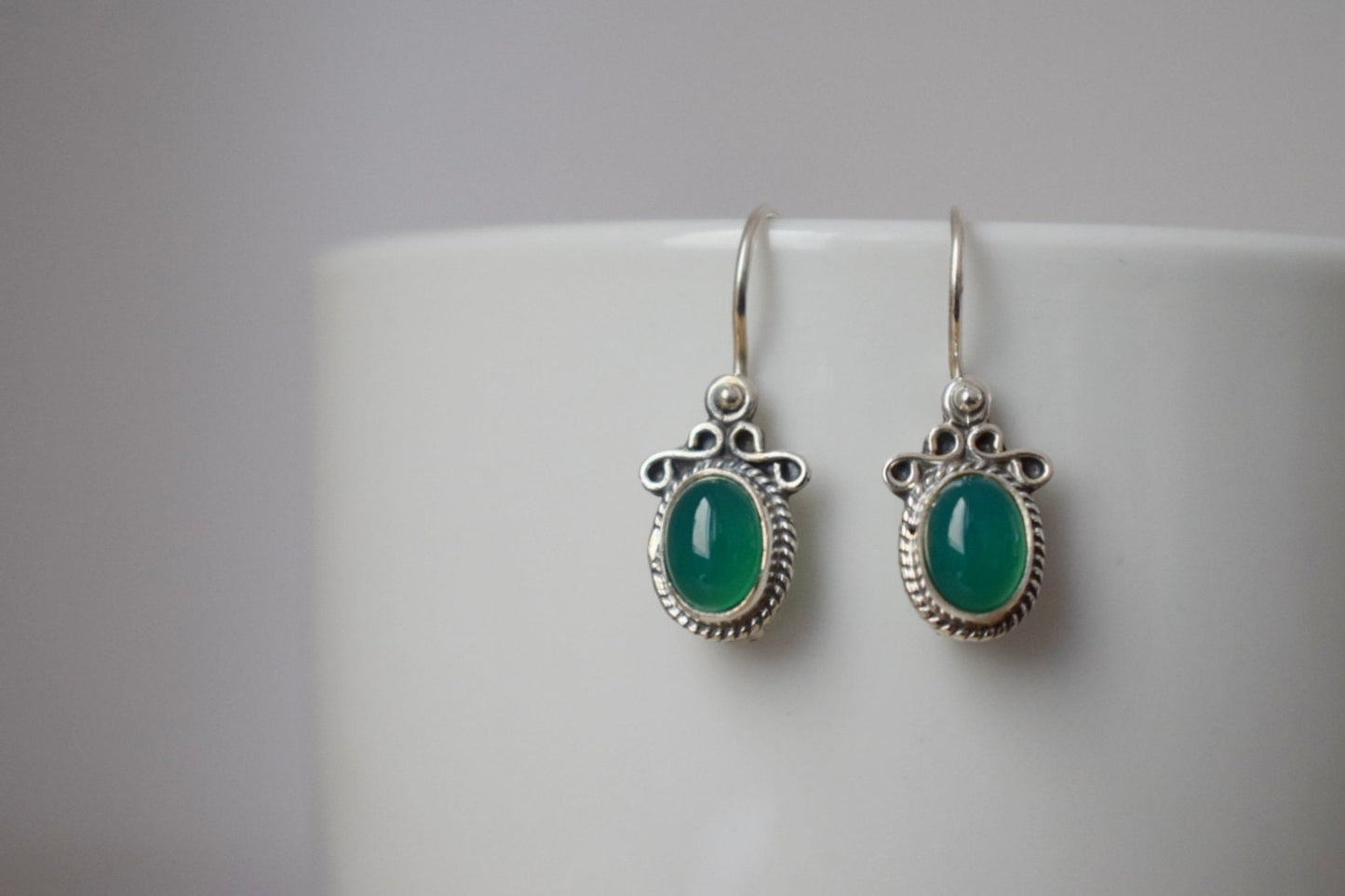 Grüne Onyx Ohrringe Sterling Silber, Boho Edelstein Ohrringe, Leichte Ornament Ohrringe, Einzigartiger Naturstein Schmuck, Muttertagsgeschenk