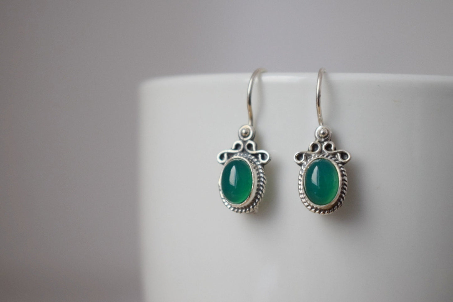 Grüne Onyx Ohrringe Sterling Silber, Boho Edelstein Ohrringe, Leichte Ornament Ohrringe, Einzigartiger Naturstein Schmuck, Muttertagsgeschenk