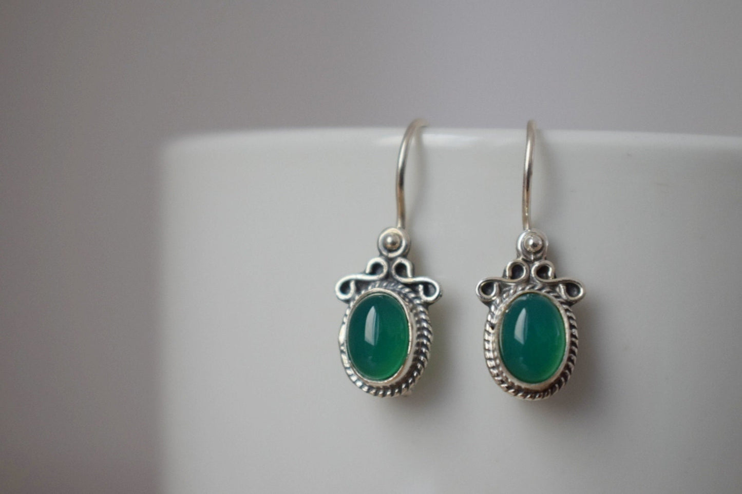 Grüne Onyx Ohrringe Sterling Silber, Boho Edelstein Ohrringe, Leichte Ornament Ohrringe, Einzigartiger Naturstein Schmuck, Muttertagsgeschenk