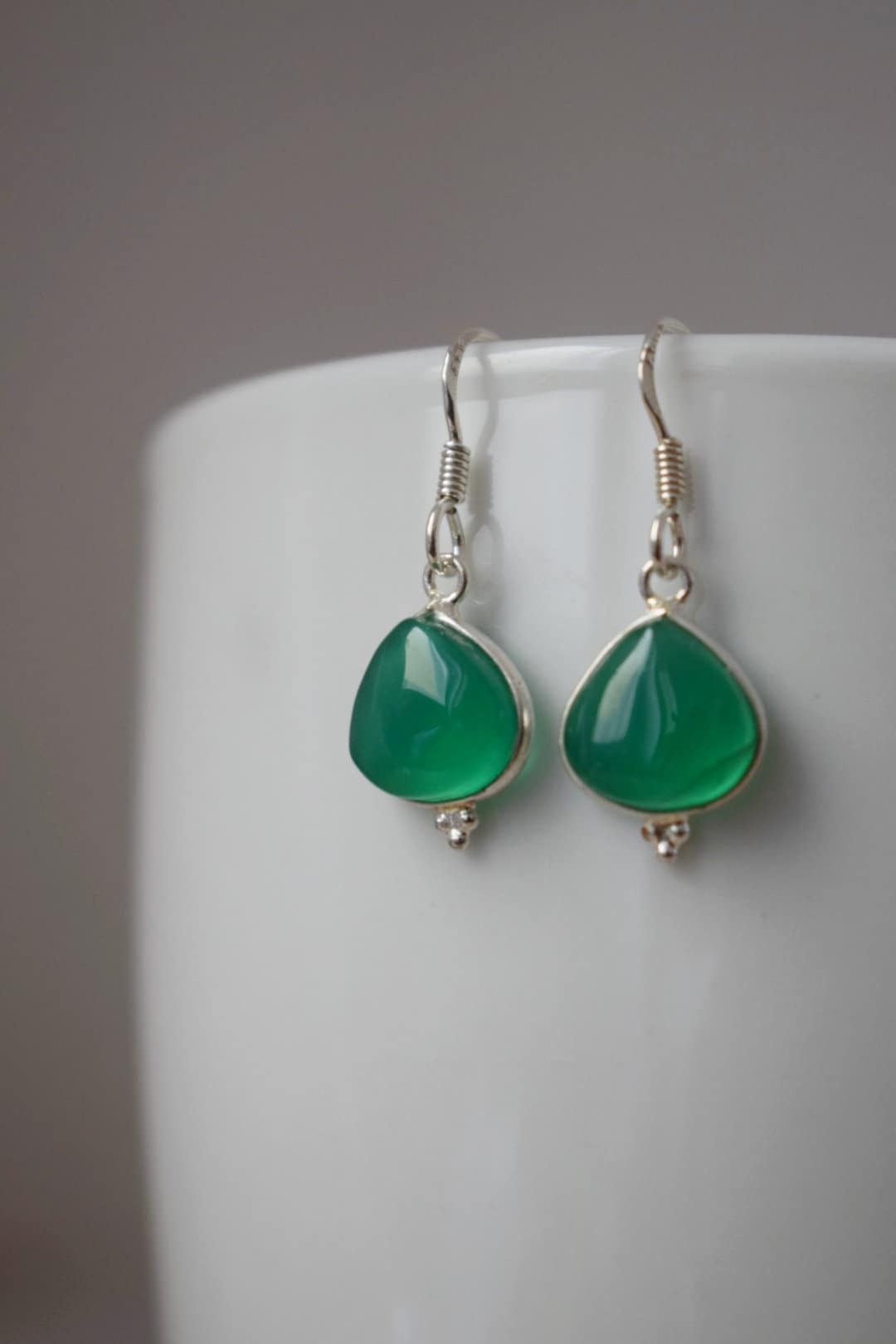 Grüne Onyx Ohrringe aus 925 Sterling Silber, Tropfen Edelstein Ohrringe, Naturstein, Einzigartiger Silberschmuck, Bestes Geschenk für Sie