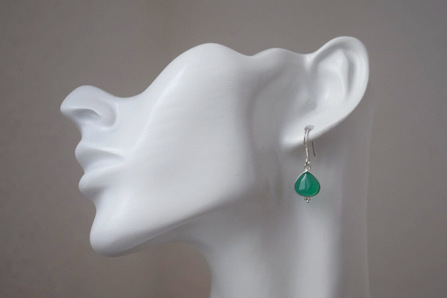 Grüne Onyx Ohrringe aus 925 Sterling Silber, Tropfen Edelstein Ohrringe, Naturstein, Einzigartiger Silberschmuck, Bestes Geschenk für Sie
