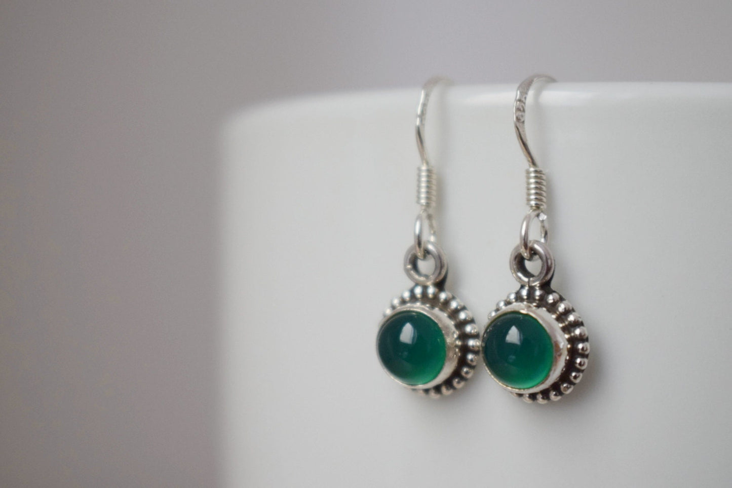 Grüne Onyx Ohrringe, 925 Sterling Silber Schmuck, Runder natürlicher Edelstein, Ornament Boho Ohrringe, Einzigartiges bestes Muttertagsgeschenk für Sie