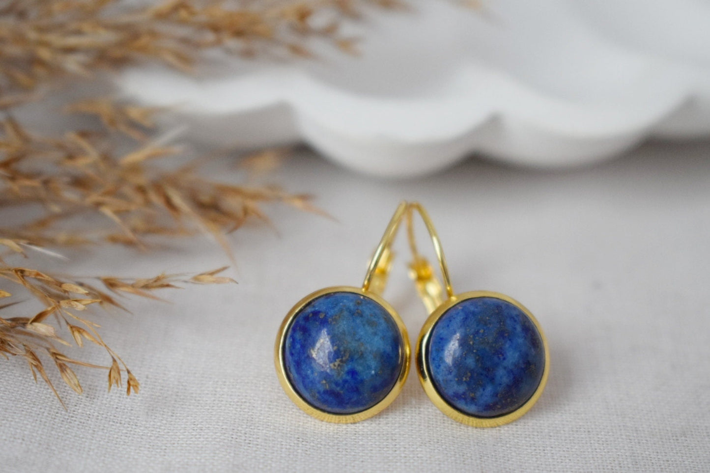 Lapislazuli-Goldohrringe, Blaue Lapisohrringe, Lever-Back-Ohrringe, rund, 12 mm, September-Geburtsstein-Schmuck, Lapis, Geschenk für Sie