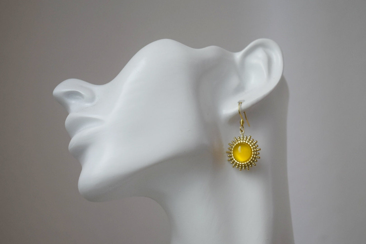 Sonnenohrringe Gold, Gelbe Achatohrringe, Sonnenstrahlenohrringe, Sunburst, Edelsteinohrringe, Himmlischer, leuchtender Schmuck, Geschenk für Sie