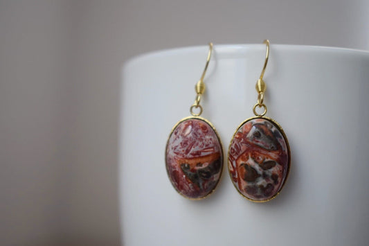 Leopardenfell Jaspis Ohrringe, Ovaler Edelstein, Hängende Ohrringe mit Steinen, vergoldeter Edelstahl, Jaspis Schmuck, Geschenk für Sie