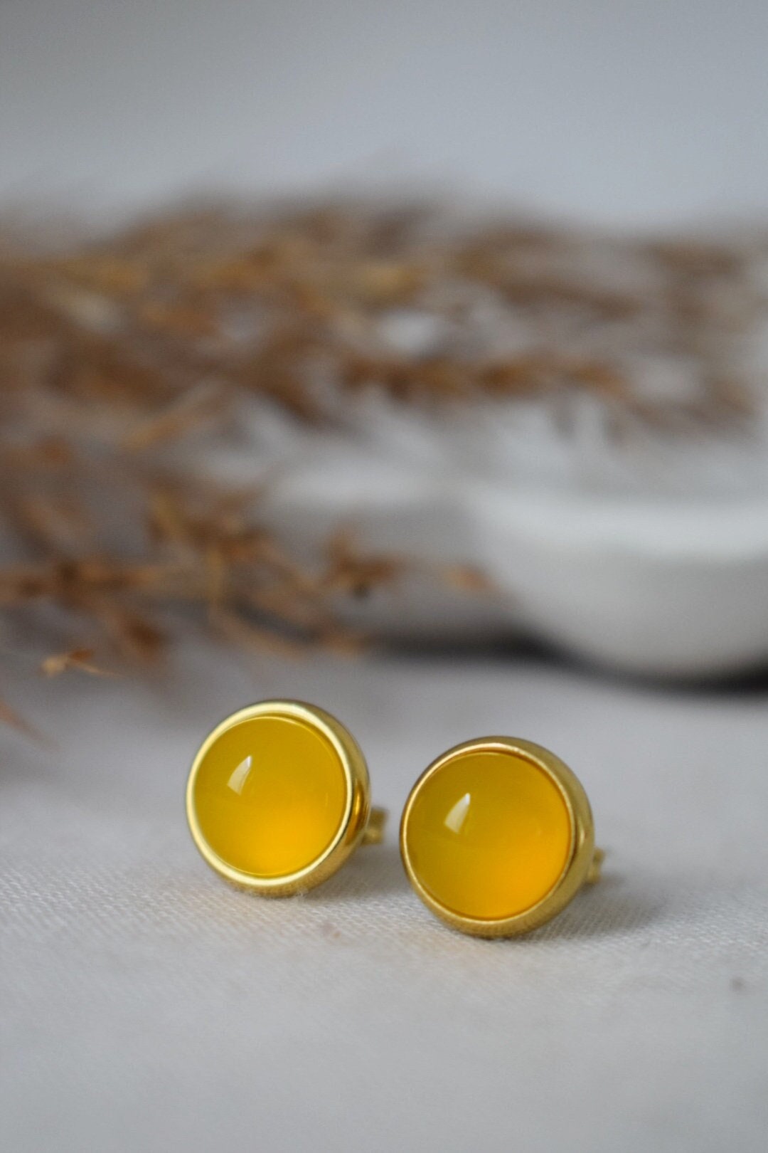Gelbe Achat 8mm Ohrstecker vergoldet Edelstahl kleine runde Edelstein Ohrringe, Unisex Schmuck GeschenkBestes Weihnachtsgeschenk