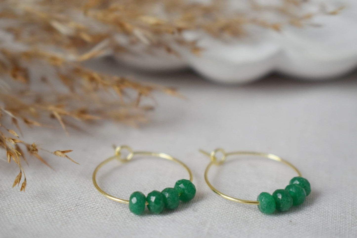 Creolen aus grüner Jade, Creolen mit Edelsteinperlen, Edelstahl mit 18 Karat Goldauflage, Smaragdgrün, Minimalistisch, Boho-Schmuckgeschenk