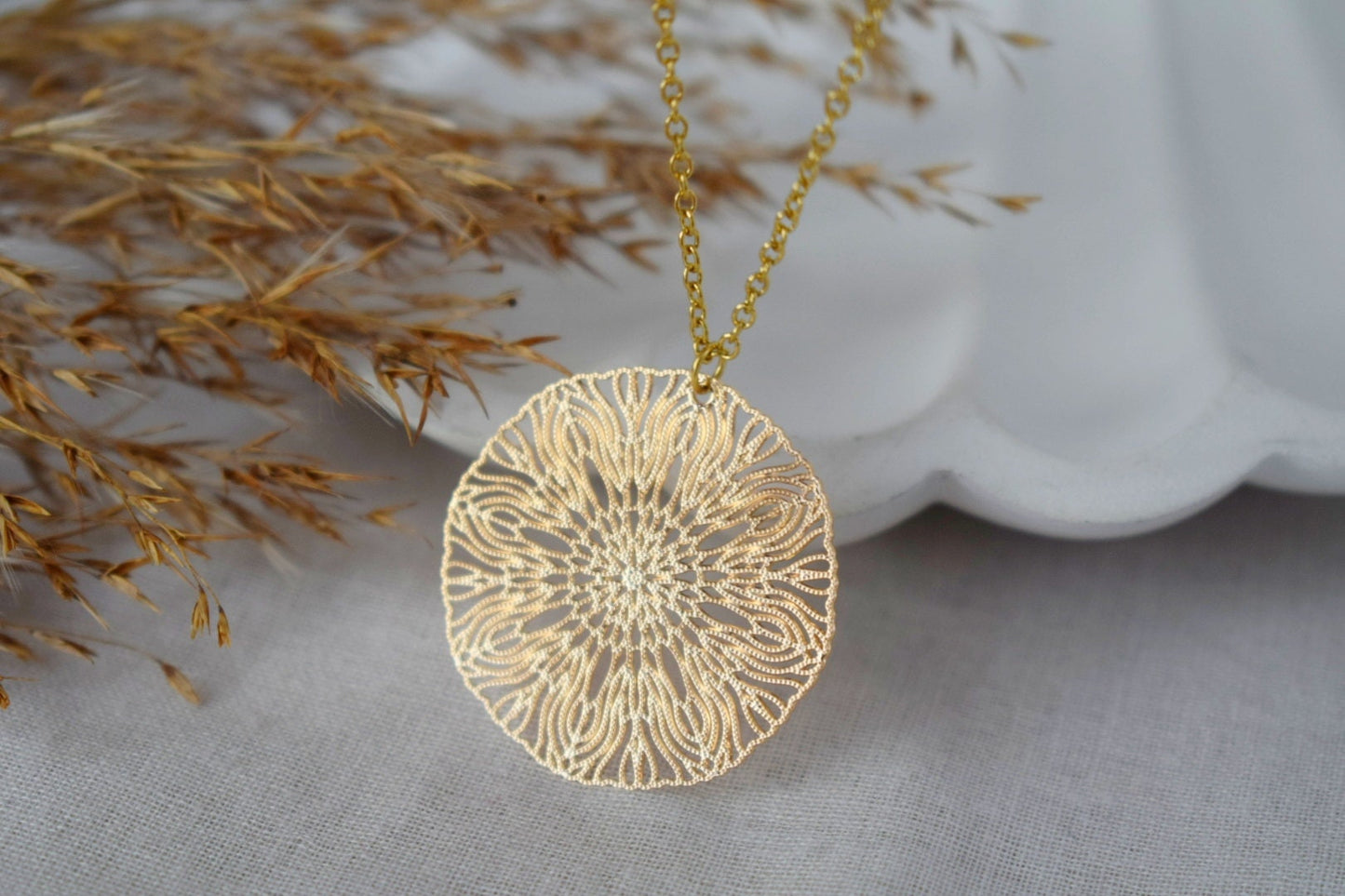 Ornament-Halskette für Frauen, Mandala-Ohrringe, vergoldete Halskette aus Edelstahl, filigraner Boho-Anhänger, Mandala-Schmuck, Geschenk für Sie