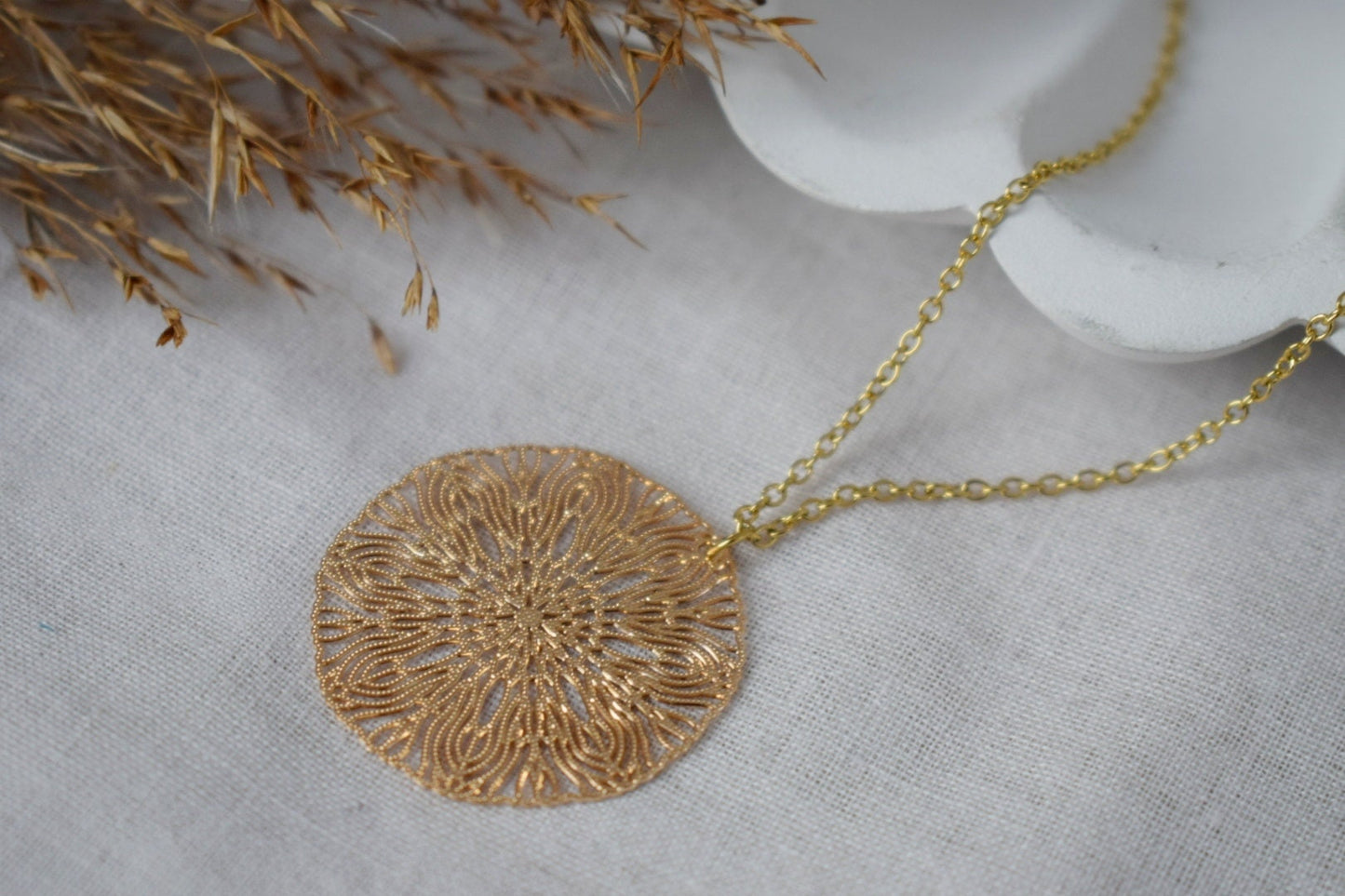 Ornament-Halskette für Frauen, Mandala-Ohrringe, vergoldete Halskette aus Edelstahl, filigraner Boho-Anhänger, Mandala-Schmuck, Geschenk für Sie