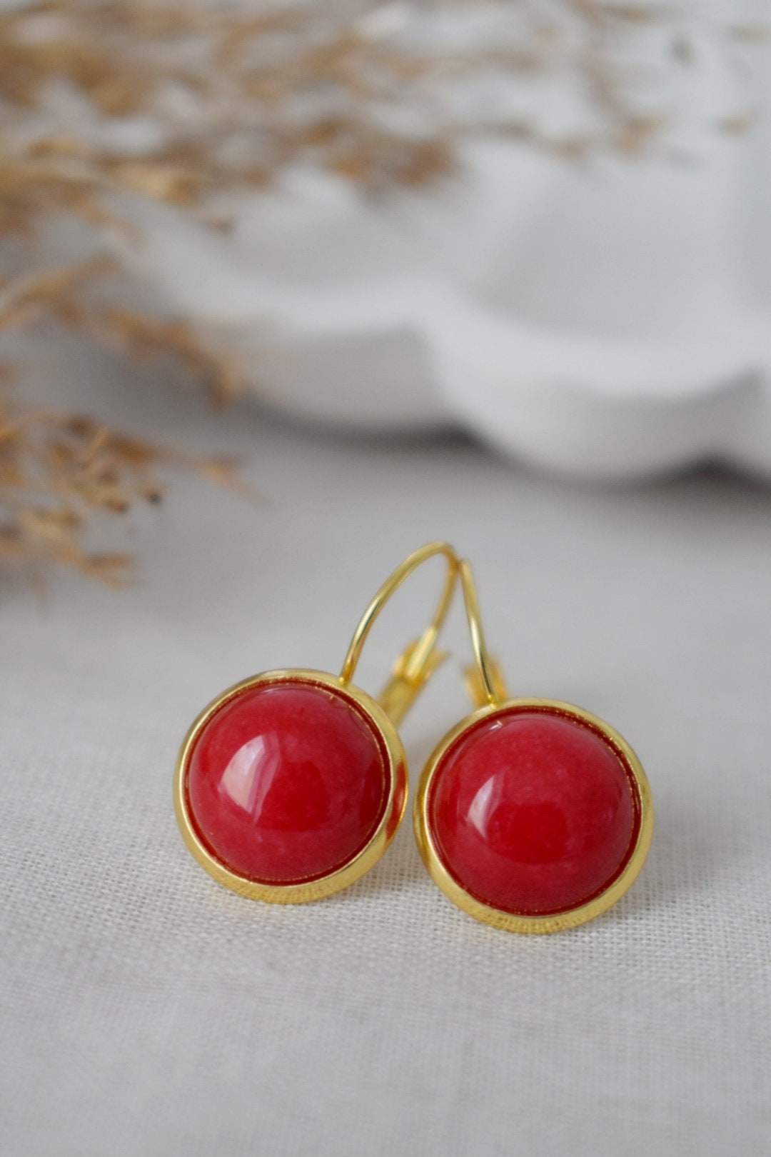 Rote Jade Ohrringe Gold, 12mm Edelstein Ohrringe, Stein Hängende Ohrringe, Rote Stein Lever Back Ohrringe, Jade Schmuck, Geschenk für Sie