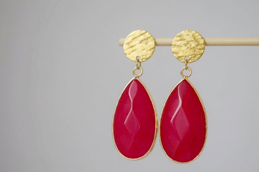 Tropfenförmige rosa Jade Ohrstecker, Ohrhänger, Lange vergoldete Edelstein Ohrringe, Facettierte Stein Anhänger Ohrringe, Jade Schmuck
