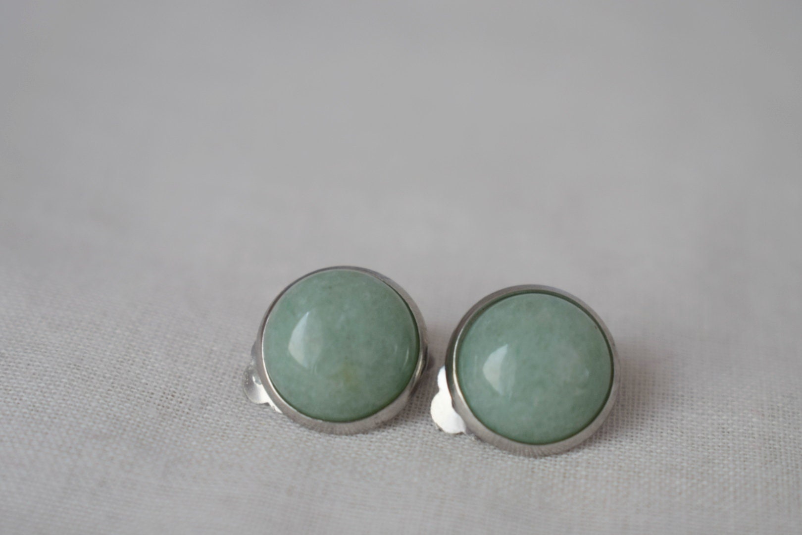 Green aventurine clip on earrings for women, Natural Gemstone ear clips, Non pierced jewelry