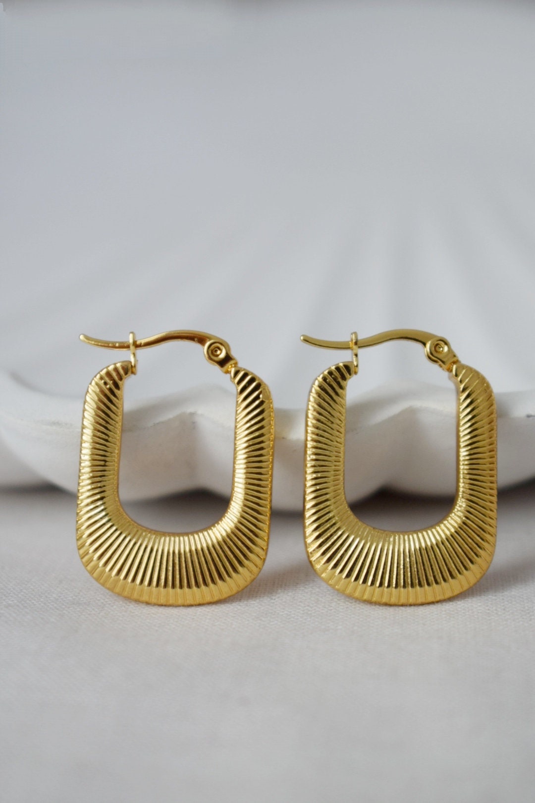Geometrische Creolen, Rechteckige Ohrringe, 18 Karat vergoldeter Edelstahl, Chunky Statement Creolen, Moderner minimalistischer Unikatschmuck, Geschenk für Sie