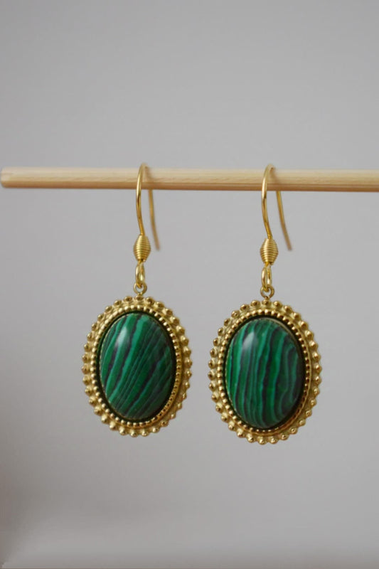 Malachit Ohrringe, Ornamentaler Edelstein Anhänger, grüner handgefertigter Schmuck, einzigartige Boho Ohrringe, Bestes Valentinstag Geschenk für Sie