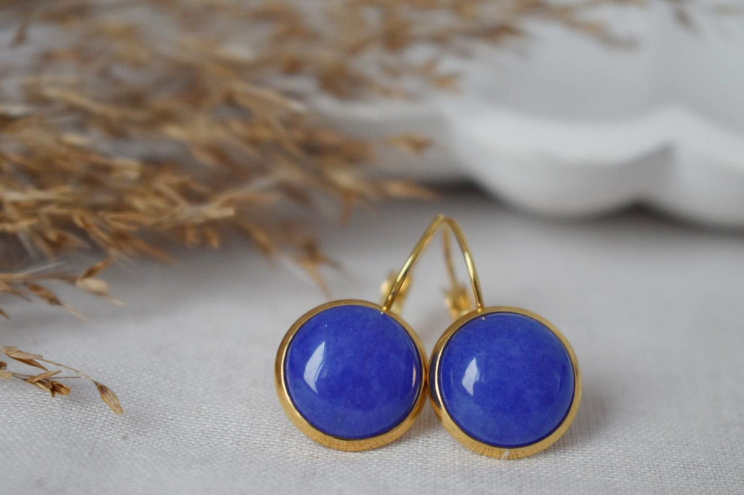 Blaue Jade Ohrringe, Edelstein Ohrringe, Goldene runde Stein Ohrringe, Geschenke für Frauen, handgefertigter Schmuck, Muttertagsgeschenk