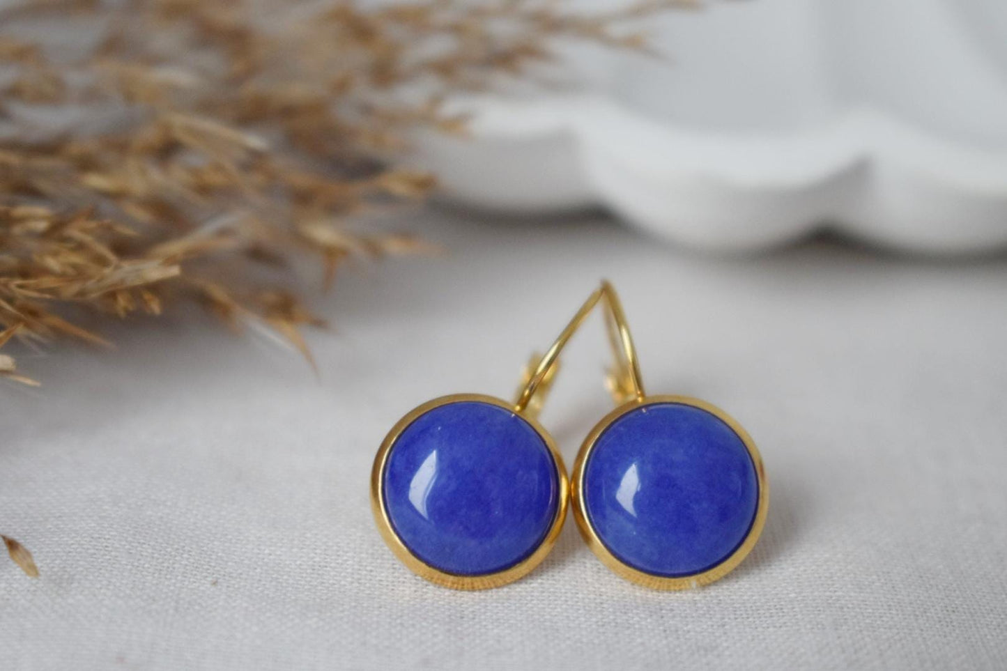 Blaue Jade Ohrringe, Edelstein Ohrringe, Goldene runde Stein Ohrringe, Geschenke für Frauen, handgefertigter Schmuck, Muttertagsgeschenk