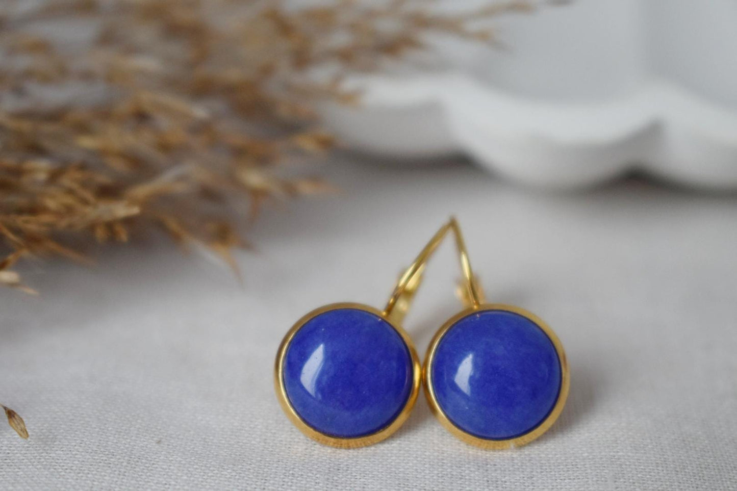 Blaue Jade Ohrringe, Edelstein Ohrringe, Goldene runde Stein Ohrringe, Geschenke für Frauen, handgefertigter Schmuck, Muttertagsgeschenk