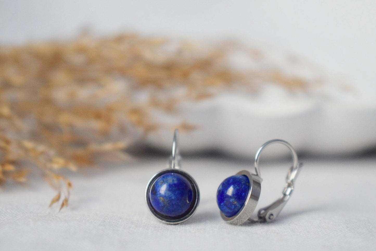 Kleine Lapislazuli-Ohrringe, Blaue Edelstein-Ohrringe, 10 mm Leverback-Ohrringe, runder Stein, September-Geburtsstein-Schmuck, Geschenk