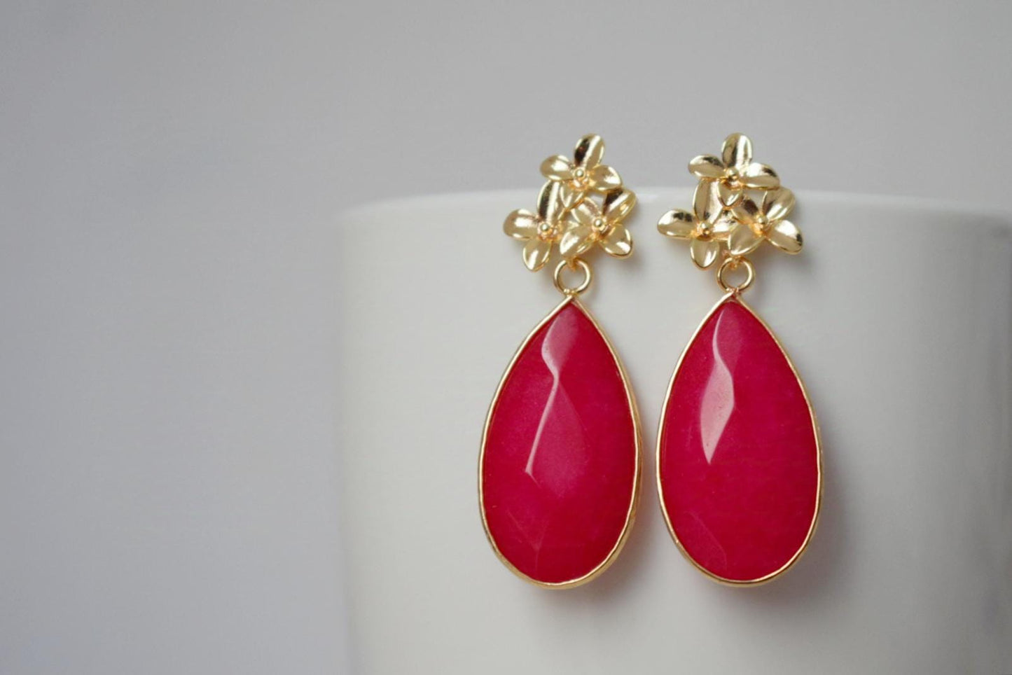 Tropfenförmige rosa Jade Ohrstecker, Blumen Ohrhänger, Lange Edelstein Ohrringe, Facettierter Stein, Boho Chic Schmuck, Muttertagsgeschenk