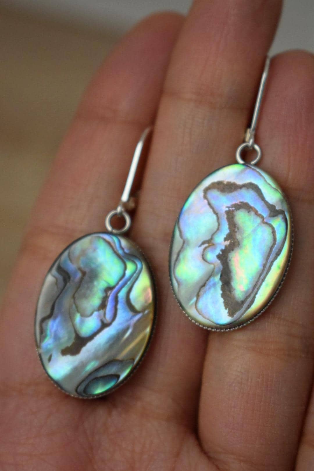Abalone-Ohrringe, Sterling-Silber-Huggie-Creolen, Paua-Muschel, lange ovale Statement-Ohrringe, farbenfroher Schmuck, Muttertagsgeschenk