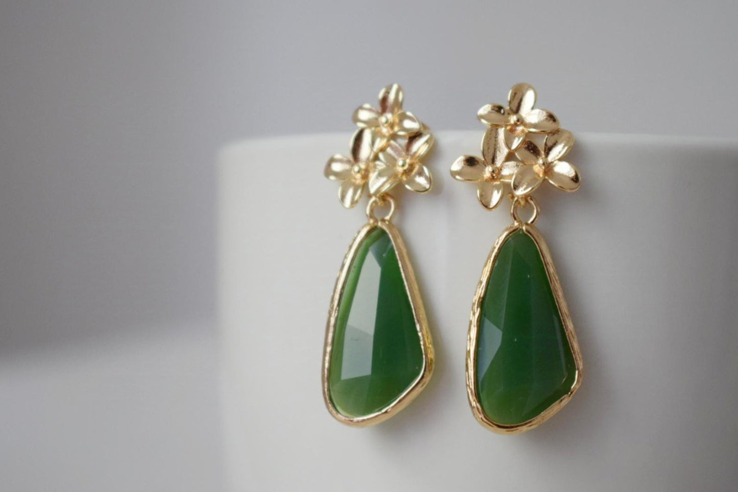 Glasohrringe, Boho Lange Tropfenohrringe, Blumenohrringe, Facettierte grüne Ohrringe, Einzigartiger Schmuck, Muttertagsgeschenk