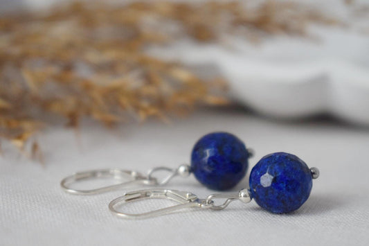 Ohrringe Lapislazuli Sterling Silber, Edelstein Blauer Lever Back Hoop, September Geburtsstein, Hängender Kugelstein Schmuck, Geschenk für Sie