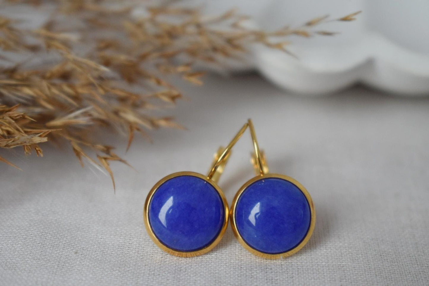 Blaue Jade Ohrringe, Edelstein Ohrringe, Goldene runde Stein Ohrringe, Geschenke für Frauen, handgefertigter Schmuck, Muttertagsgeschenk