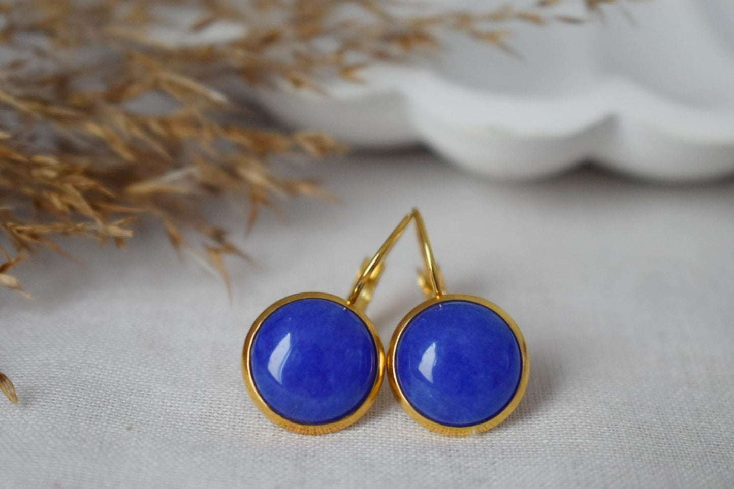 Blaue Jade Ohrringe, Edelstein Ohrringe, Goldene runde Stein Ohrringe, Geschenke für Frauen, handgefertigter Schmuck, Muttertagsgeschenk