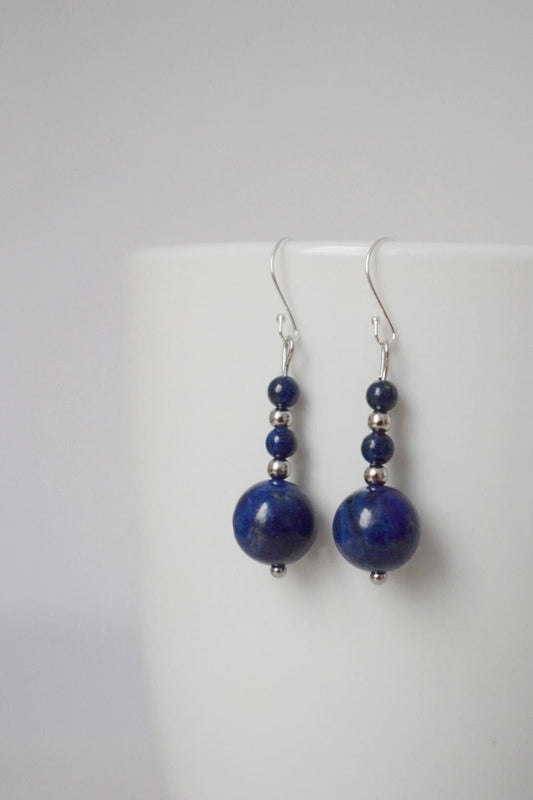 Lapisohrringe aus Sterlingsilber, Lapislazuli-Ohrringe, zierliche Edelsteinohrringe, dunkelblaue Steinohrringe, Weihnachtsgeschenk für Frauen