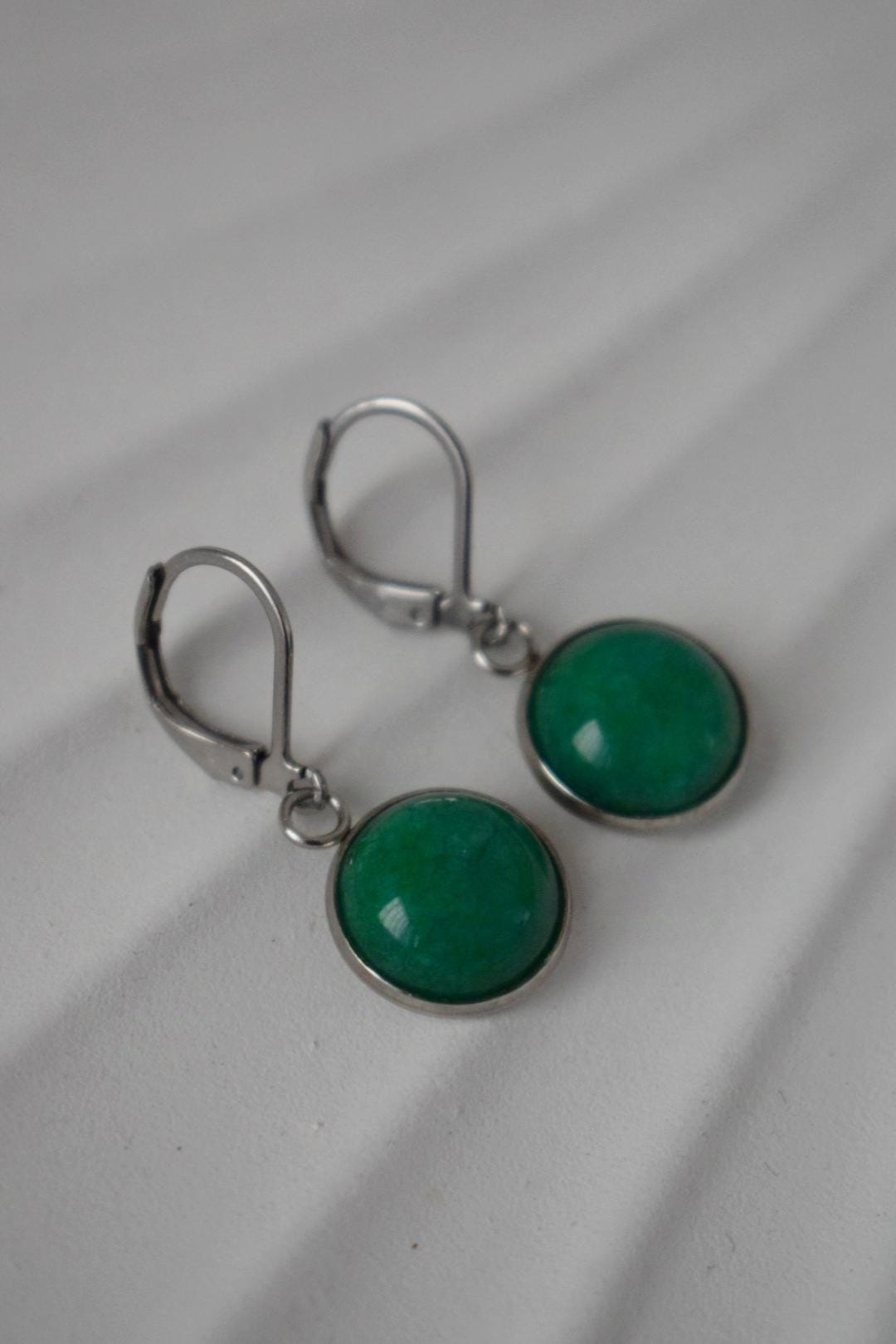 Grüne Jade Ohrringe, Edelstein Anhänger Baumeln Huggie Ohrringe, Grüne Stein Creolen, Handgefertigter Schmuck Geschenk Frauen