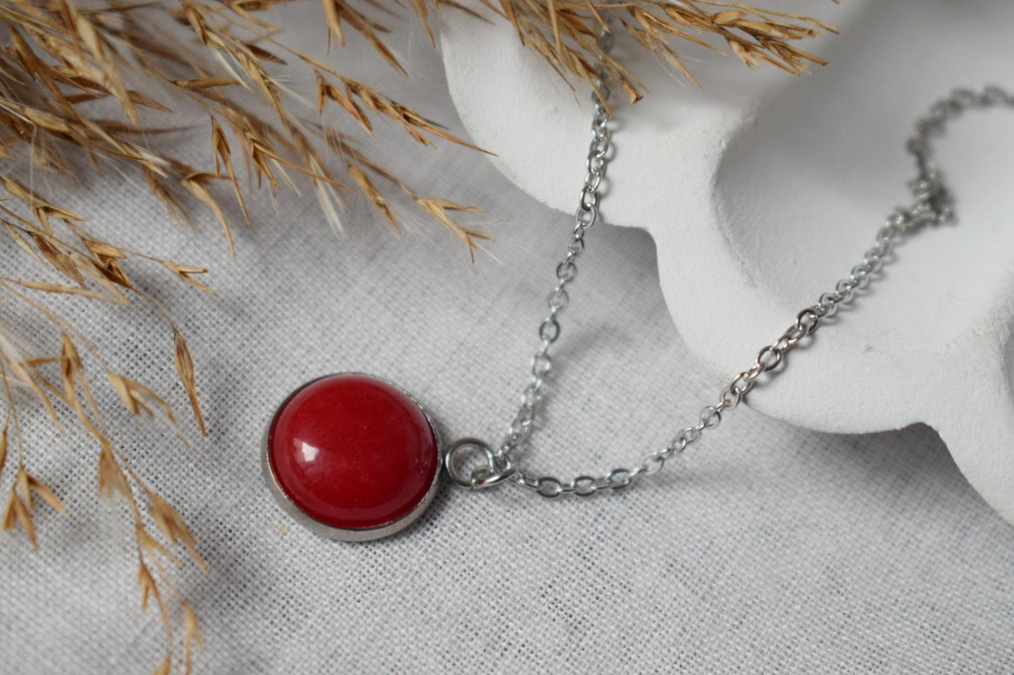 Rote Jade Halskette, Edelsteinschmuck, Steinanhänger, Minimalistische Halskette, Bestes Geschenk für sie, Muttertagsgeschenk