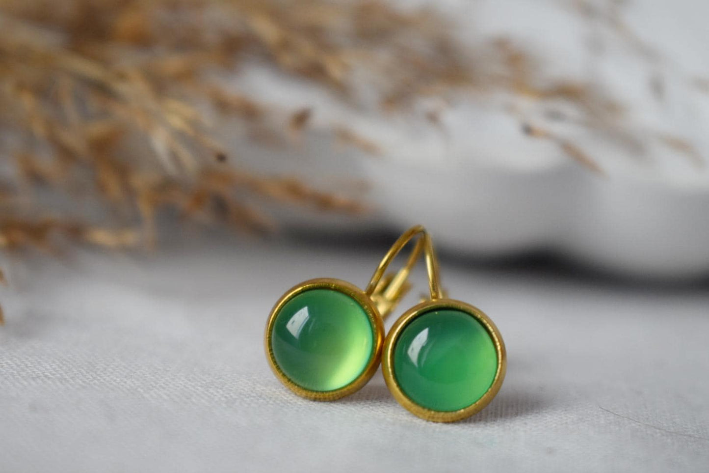 Grüne Achat Ohrringe, Edelstein Ohrringe, Hellgrüne Ohrringe mit Hebelverschluss, Handgefertigter Schmuck, Muttertagsgeschenk