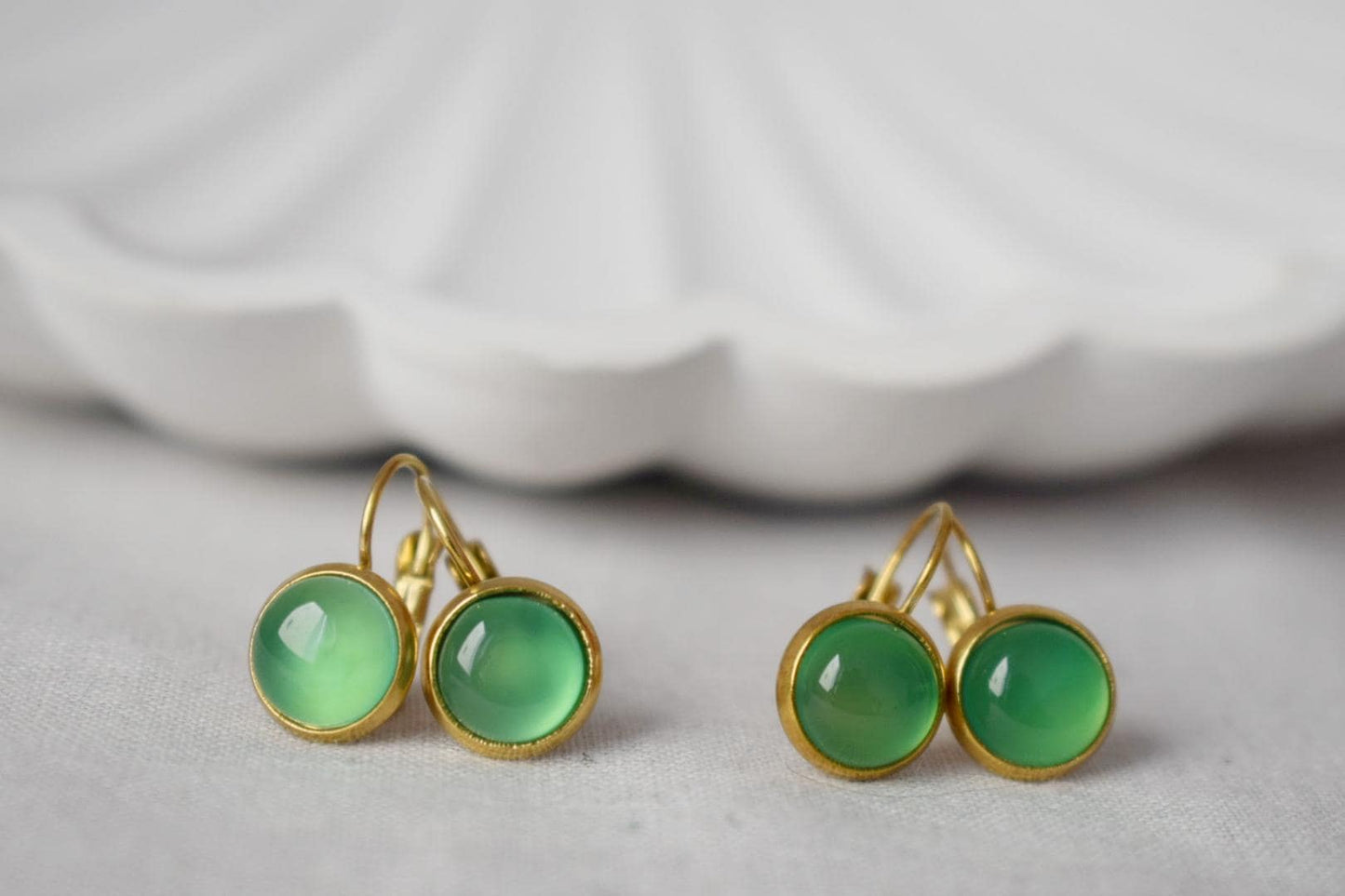 Grüne Achat Ohrringe, Edelstein Ohrringe, Hellgrüne Ohrringe mit Hebelverschluss, Handgefertigter Schmuck, Muttertagsgeschenk