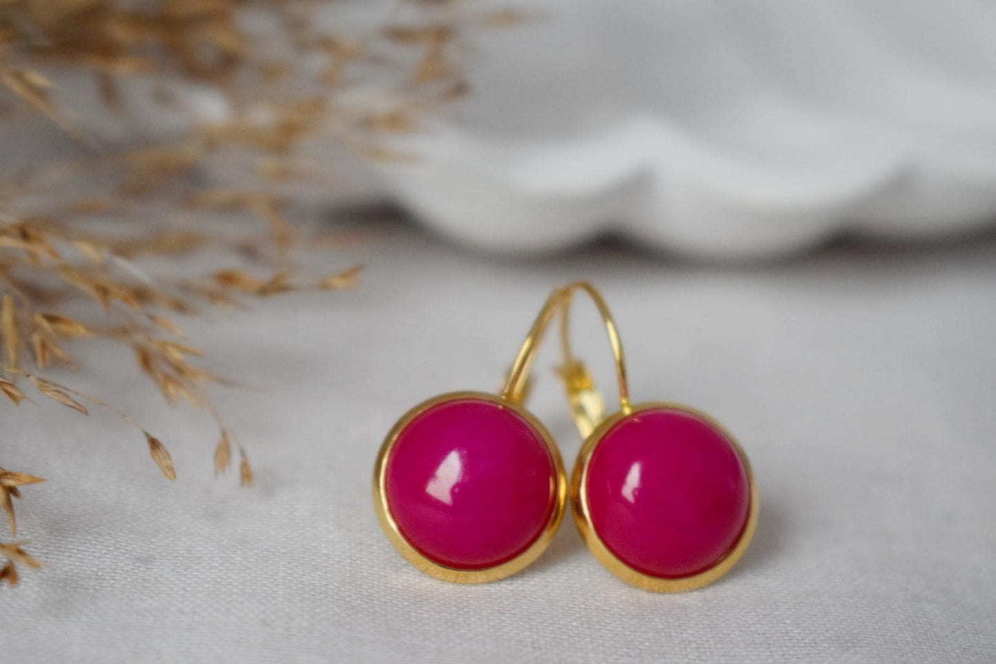 Rosa Jade Ohrringe, Edelstein Runde Ohrringe, Magenta Ohrringe, 12mm Lever Back Ohrringe, Edelstahl, Jade Gold Schmuck, Geschenk für Sie