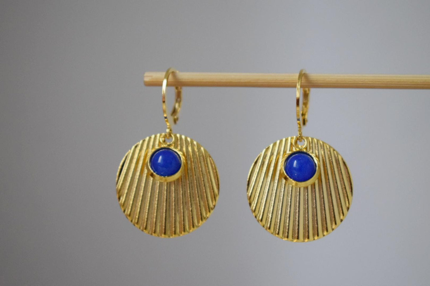 Blaue Jade Ohrringe, Runde Scheibenohrringe, 24k vergoldete Edelstahlohrringe, Leichter Schmuck, Bestes Weihnachtsgeschenk für Sie